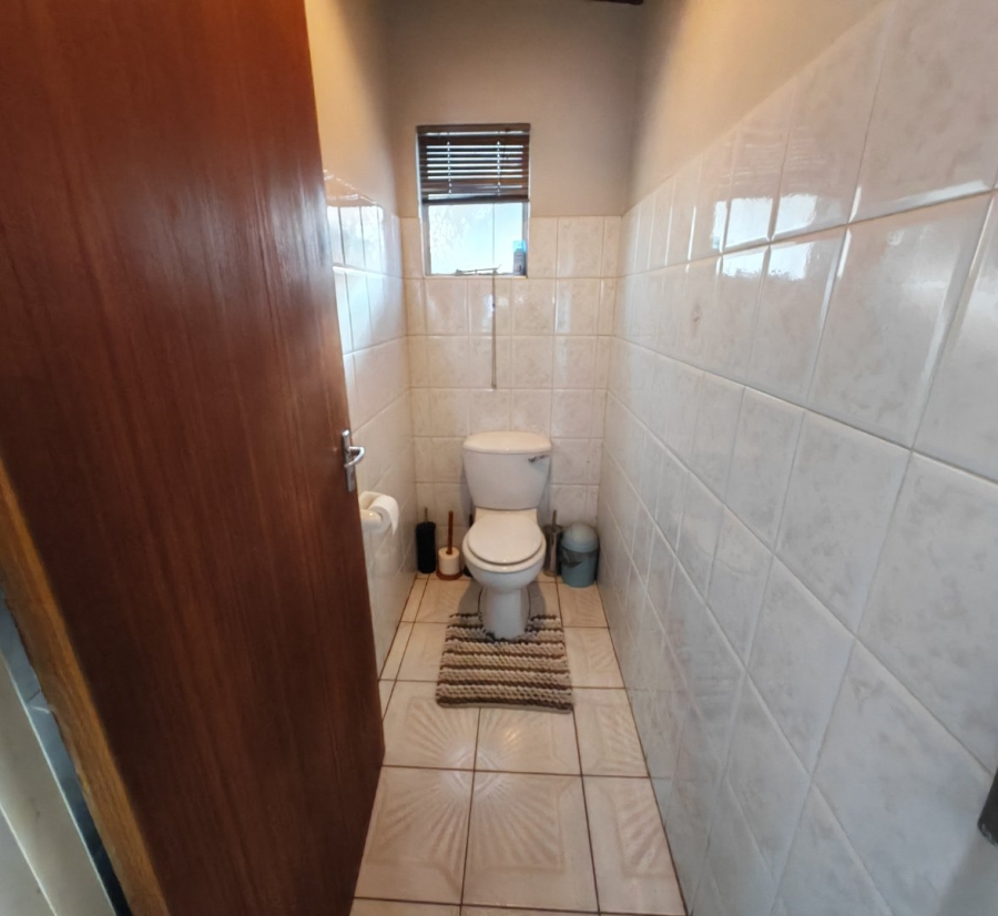 6 Bedroom Property for Sale in Heuwelsig Free State
